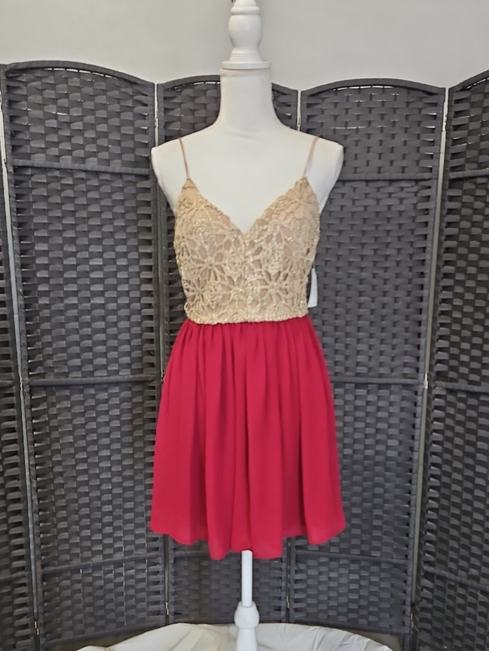 Lace Bodice Spaghetti Strap Skirt in Red and Beige